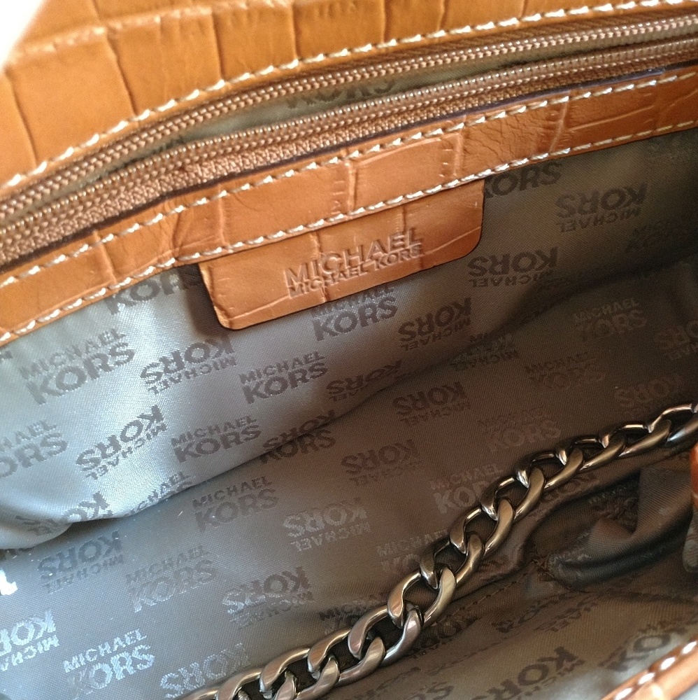 Michael Kors Peninsula ll Flap Shoulder Bag - Picture 3 of 12